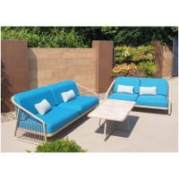 Coro Outdoor Lounge-Sofas "Sally" in türkis auf der Terrasse mit Beistelltisch "Sally" rechteckig