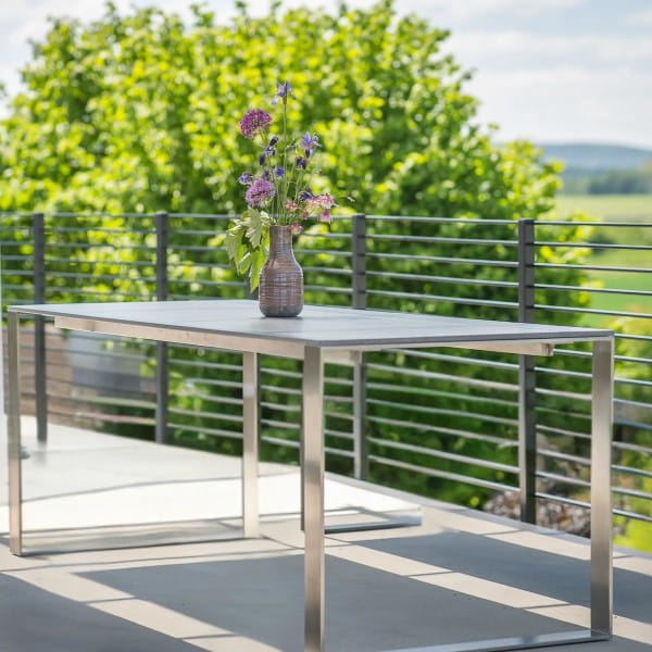 efecto Gartentisch Benno – moderner Betontisch für den Garten