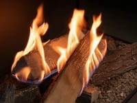 Planika Flogs 990 – automatischer Bioethanol-Brenner mit BEV®-Technologie und Holzdekor