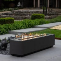 Exklusive Outdoor Gasfeuerstelle mit Betoncase – LE Firebox XL mit Planika Galaxy Gasbrenner