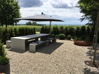Outdoor Beton-Gartentisch Detlef mit Sitzbank Anne von efecto auf Gartenterrasse