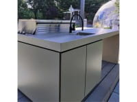 efecto Outdoor-Kitchen mit Waschbecken und Gasgrill